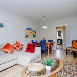 2-bedroom Old Town Apartment Edinburgh